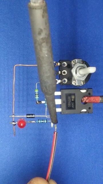 0-35V 20A Adjustable Voltage Regulator using MOSFET смотреть онлайн