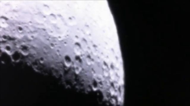A Lua com turbulência atmosférica смотреть онлайн