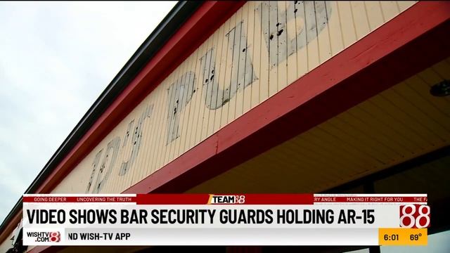 Video shows bar security guards holding AR-15 смотреть онлайн