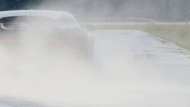 Bugatti Chiron on race trac in 5K! смотреть онлайн