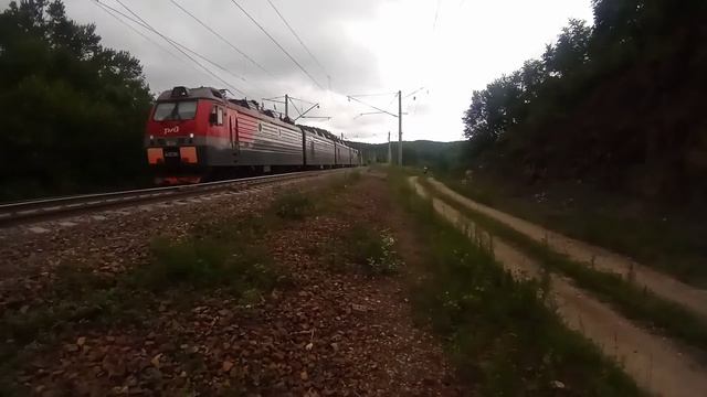 Электровоз 4ЭС5К-034 "Ермак" возвращается с подталкивания. смотреть онлайн