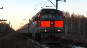 ТЭП70-0526 с пригородным поездом Алапаевск - Екатеринбург-Пасс. делает остановку о.п. Лисава