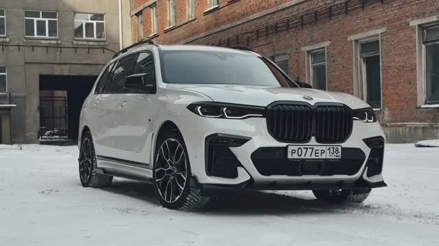 BMW X7 40i смотреть онлайн