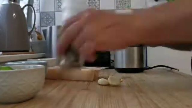 Selbst gemachte Tagliatelle mit Pesto смотреть онлайн