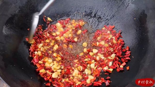 50 HUGE Pig Tails for 100 Dollars! Piled on Vegetables, Braised All in One Pot | Uncle Rural Gourme смотреть онлайн