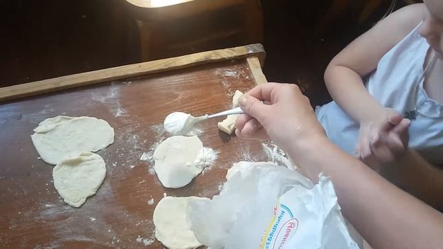 Амалия лепит вареники смотреть онлайн