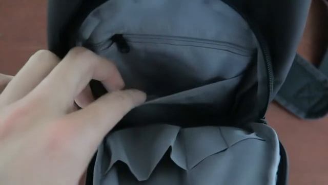 My Favorite Sling Bag For Walking Around The City | TINYAT Sling Bag смотреть онлайн