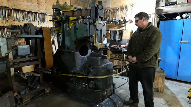 A Look at a 300 lb. Bradley Strap Hammer with Pat Nowak смотреть онлайн