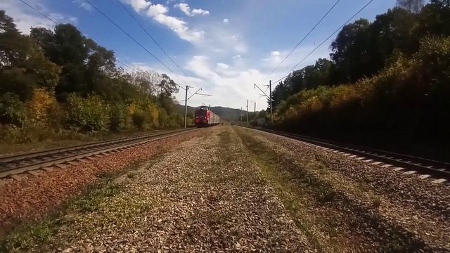 Электровоз 4ЭС5К-037 "Ермак" возвращается с подталкивания. смотреть онлайн