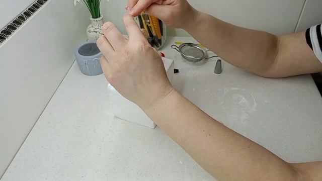 ФИГУРКА ИЗ МАСТИКИ. Процесс лепки медвежонка из мастики смотреть онлайн