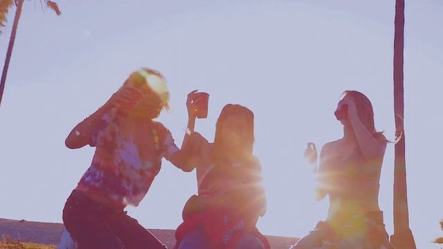 CHERRY LIPS [OFFICIAL MUSIC VIDEO] смотреть онлайн