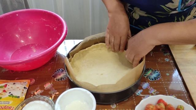 Клубничный пирог со вкусом мороженого. Супер рецепт. Супер вкус. смотреть онлайн