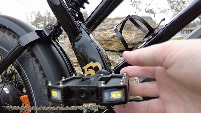 These NEW SMART LIGHT UP PEDALS are AMAZING! ⚡ Arclight Pedals Pro Flat Review | EBIKE SAFETY! смотреть онлайн