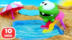 Ам Ням строит БАССЕЙН В ПЕСОЧНИЦЕ! Игры для детей в игрушки