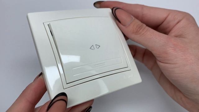 Вимикач проміжний одноклавішний LEZARD Mira білий смотреть онлайн