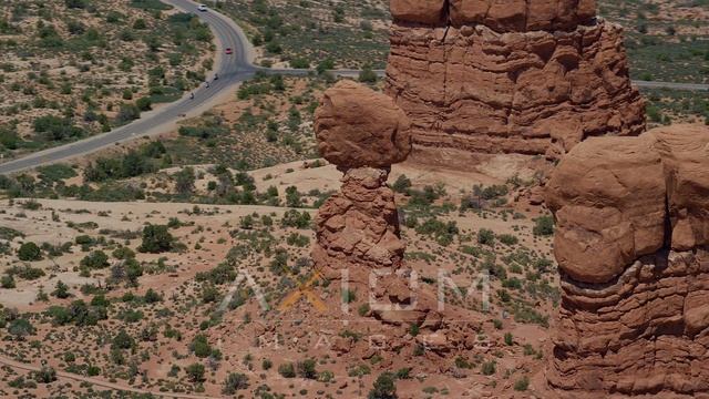 Balanced Rock, Arches National Park, Utah Aerial Stock Footage | AX137 069 4K youtube смотреть онлайн
