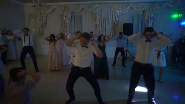 Дует ведучих "Свої люди" смотреть онлайн