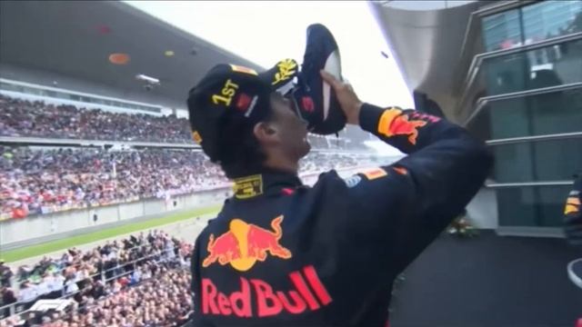 Formula 1 | “Autos, Moda y Rock and Roll” de Moderatto смотреть онлайн