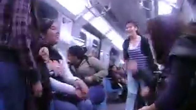Team Jonas Angels en el metro♥ смотреть онлайн