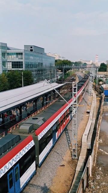 Электропоезд #ЭГ2ТВ #Иволга отправляется со станции #Каланчёвская (площадь трёх вокзалов) смотреть онлайн