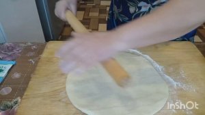 Татарский пирог с зелёным луком и яйцом. Очень вкусно.
