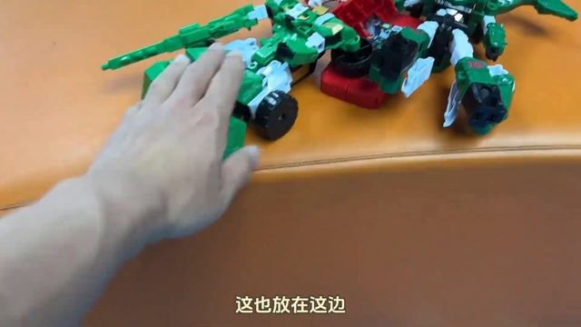 小伙游乐场发现网红气球玩具 捡到心奇爆龙战车X3变形镰刀龙 смотреть онлайн