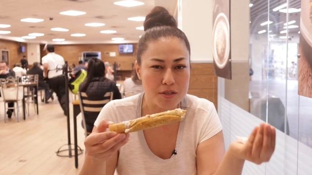 Best Cheap Eat in Mexico City at the BIGGEST Mex fast food chain! It is UNBEATABLE! смотреть онлайн