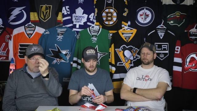 Canadians Try Chocolate From Sweden! смотреть онлайн