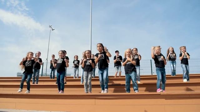 Клип "Сделай музыку погромче!" смотреть онлайн