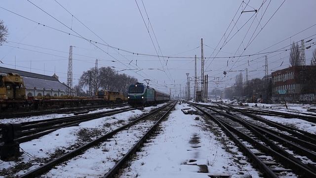 Бърз влак 2615 София - Варна потегля от Централна ЖП гара, начело с "Княз Борис I" 80 041... смотреть онлайн