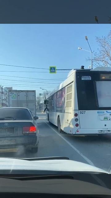 Водитель южно-сахалинского автобуса № 3 решил покурить во время поездки