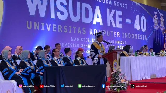 504 Wisudawan Dengan Predikat Kelulusan Summa Cumlaude, Magna Cumlaude & Cumlaude Dilantik Rektor смотреть онлайн