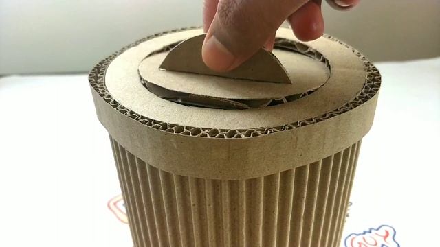 DIY Mini Trash Bin From Cardboard смотреть онлайн