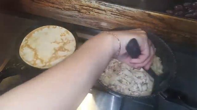 Тонкие блинчики с сочной мясной начинкой!Идеальные блинчики с мясом! смотреть онлайн