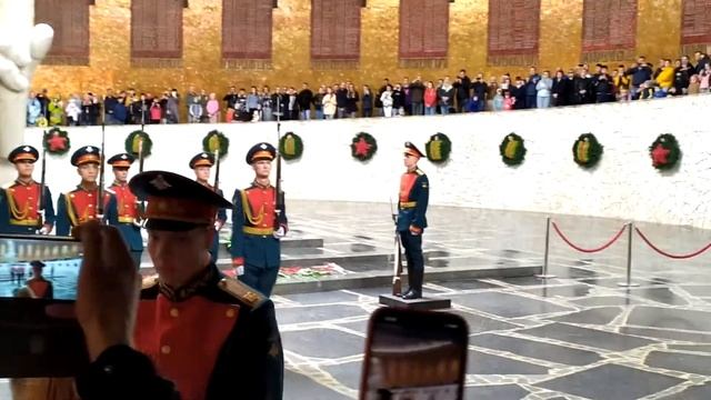 Смена караула на Мамаевом Кургане!!! смотреть онлайн