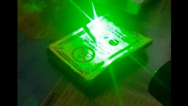 200mW 532nm Ultra-Fire Laser Burning Experiment смотреть онлайн