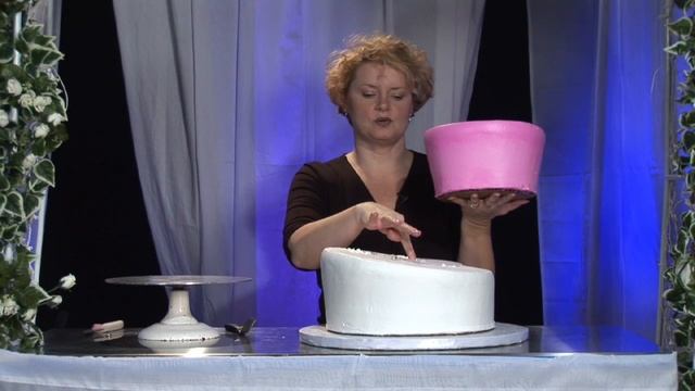Three-Tier Whimsical Wedding Cake Design : Wedding Cake: Snap Middle Tier Into Bottom Tier смотреть онлайн