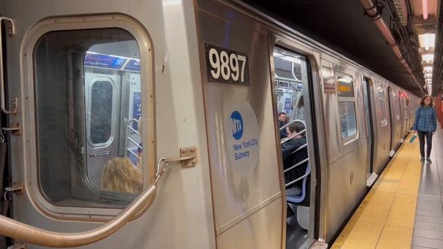 IND 53rd Street: R160A-2 & R160B/Siemens (E) And (R) Trains @ Lexington Avenue - 53rd Street