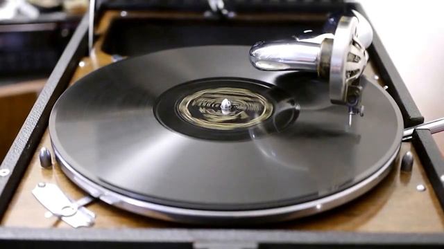 "Sally Of My Dreams" - Ben Pollack and his Park Central Orchestra v/Scrappy Lambert (as Burt Lorin) смотреть онлайн
