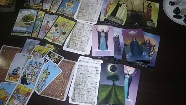 Скорпион. Таро-гороскоп отношений на 08 - 31.03.22 смотреть онлайн