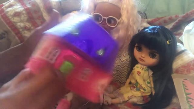 Dollar Tree doll house. Perfect for tiny polly pocket and Blythe toy. смотреть онлайн