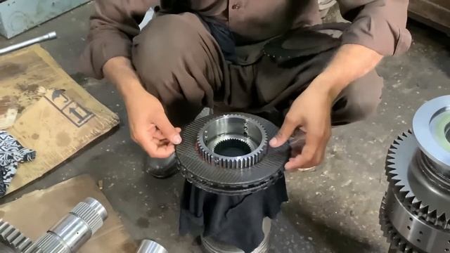 Caterpillar 140H Grader Transmission Rebuilding || Restoration CAT 140H Grader Transmission || смотреть онлайн
