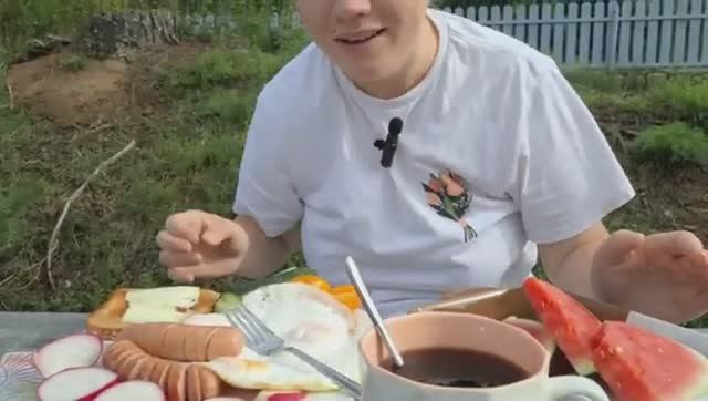 Мукбанг дачный| Завтрак, яичница, тосты хрустящие, арбуз и кофе #асмр #муканг #обжор смотреть онлайн