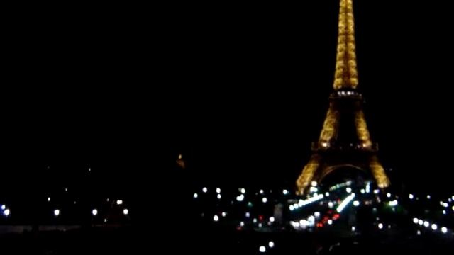 Alessandra Meirelles Torre Eifel A Noite