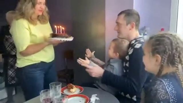 День Рождения Жени в семейном кругу 🎈 смотреть онлайн