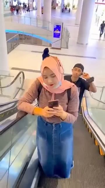 #short #viral cewe hijab dicium di mall смотреть онлайн