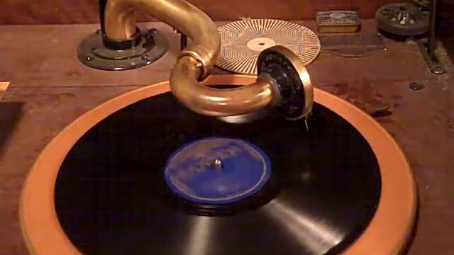 ADRIAN SCHUBERT TOMMY DORSEY SCRAPPY LAMBERT - EVERY HIGHWAY, EVERY BYWAY - ROARING 20'S VICTROLA смотреть онлайн