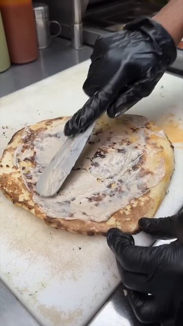 The CHICKEN TIKKA NAAN ROLL from Mumbai Dreams in Nyack, NY! 🥙🍗🔥🤤 Yes, please. #DEVOURPOWER смотреть онлайн