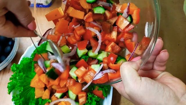 СВЯТКОВИЙ стіл. Салат ,,ГРЕЧЕСКИЙ" класичний. смотреть онлайн