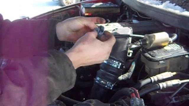 Replace a Fuel Shutoff Solenoid Boot on a Cummins 12 Valve смотреть онлайн